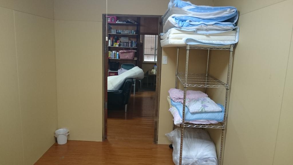 Koza Share House Hotel Okinawa Szoba fotó